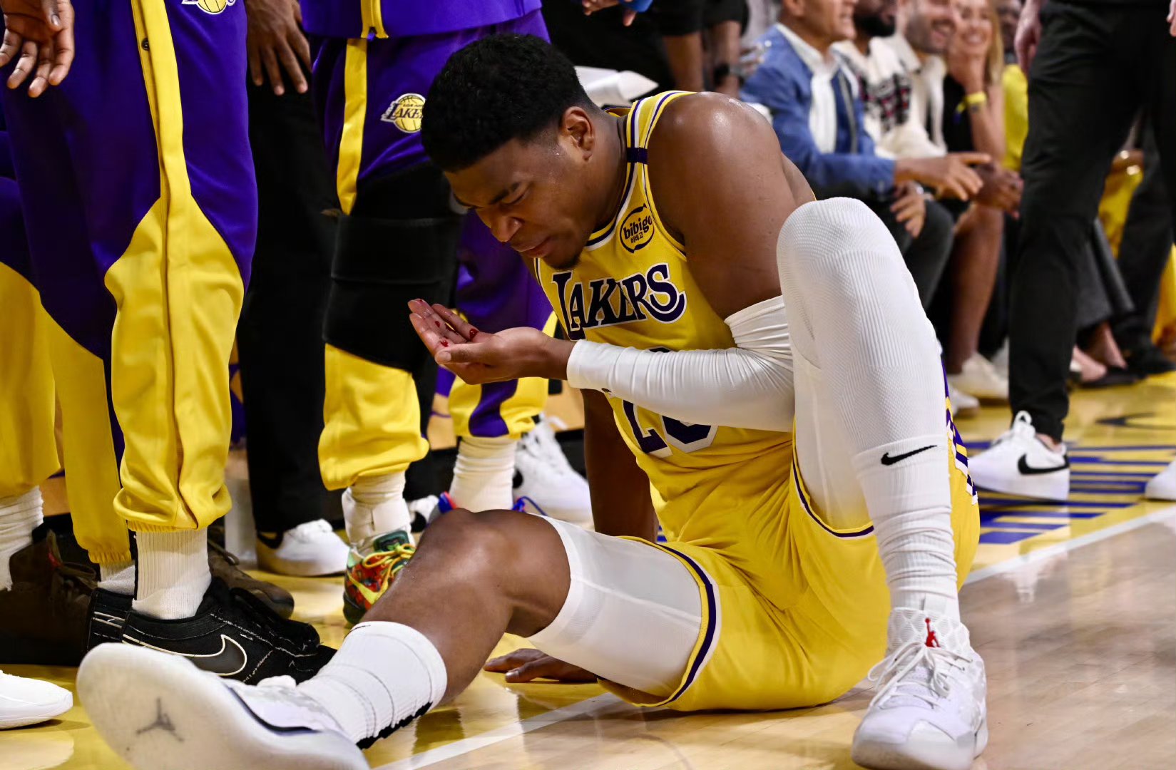 关于今晚国王杯焦点战，洛杉矶湖人伤情更新，震撼外界，资深球员宣示担当的信息-爱游戏平台